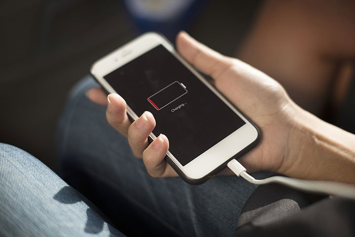 World’s First Magnetic Charging Cables